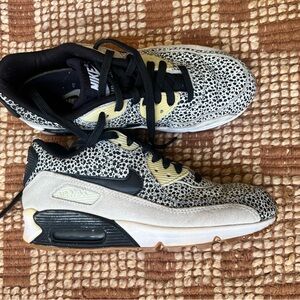 Nike Air Max Black and Cream Patterned Sneakers